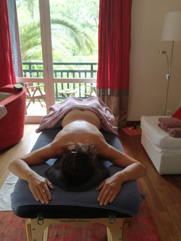 Massage relaxant dos 15 minutes ( mini 4 pers) Massage relaxant dos 15 minutes ( mini 4 pers)
